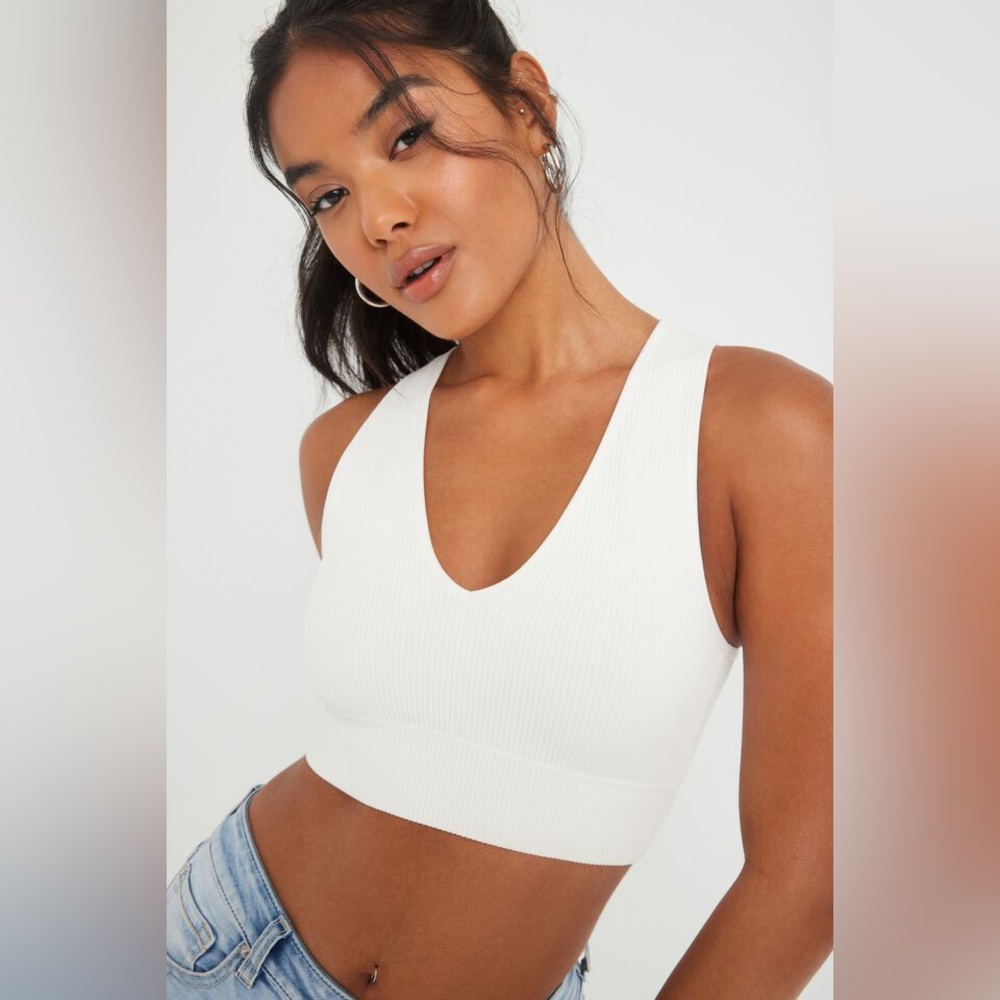 white seamless tank